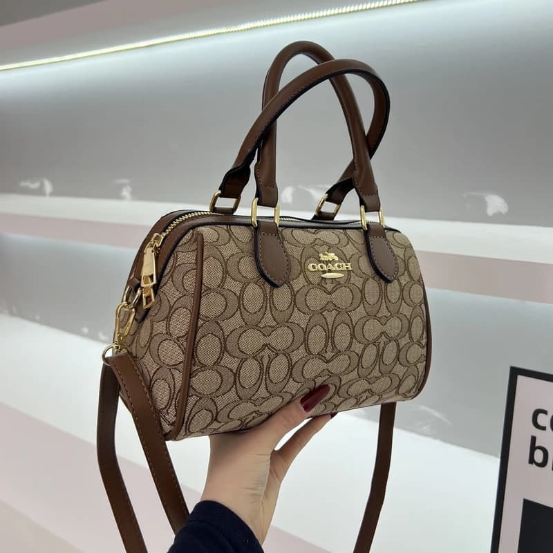 Sac à main classique pour femme, polyvalent et indispensable pour le travail et les voyages, avec un design durable.