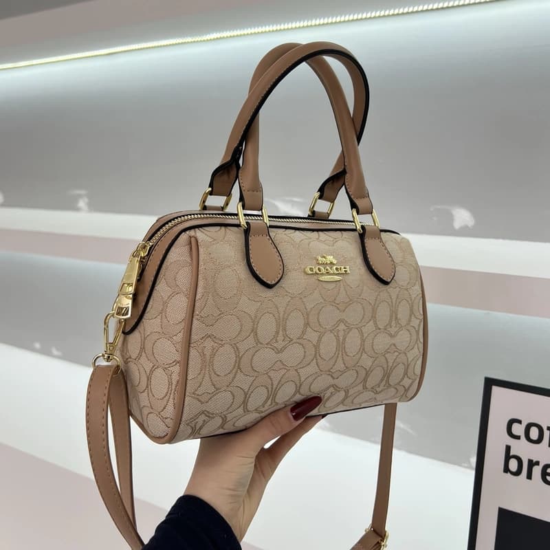 Sac à main classique pour femme, polyvalent et indispensable pour le travail et les voyages, avec un design durable.