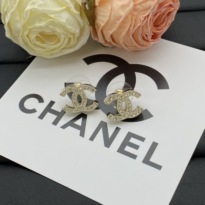 Boucles d'oreilles élégantes unisexes à clous CC : accessoires durables et polyvalents pour un style intemporel