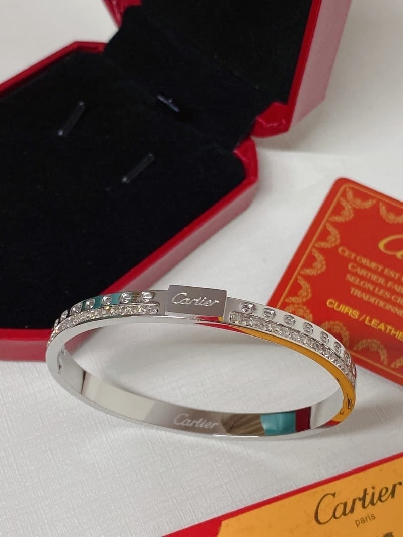 Bracelet jonc de luxe orné de diamants pour une élégance quotidienne et un style intemporel