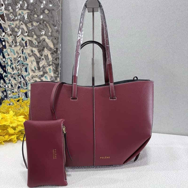 Sac cabas élégant pour femme avec poche intérieure, porté main ou épaule, design durable et éco-responsable.