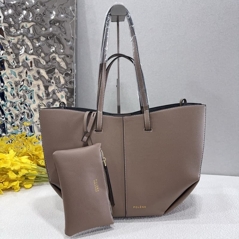 Sac cabas élégant pour femme avec poche intérieure, porté main ou épaule, design durable et éco-responsable.