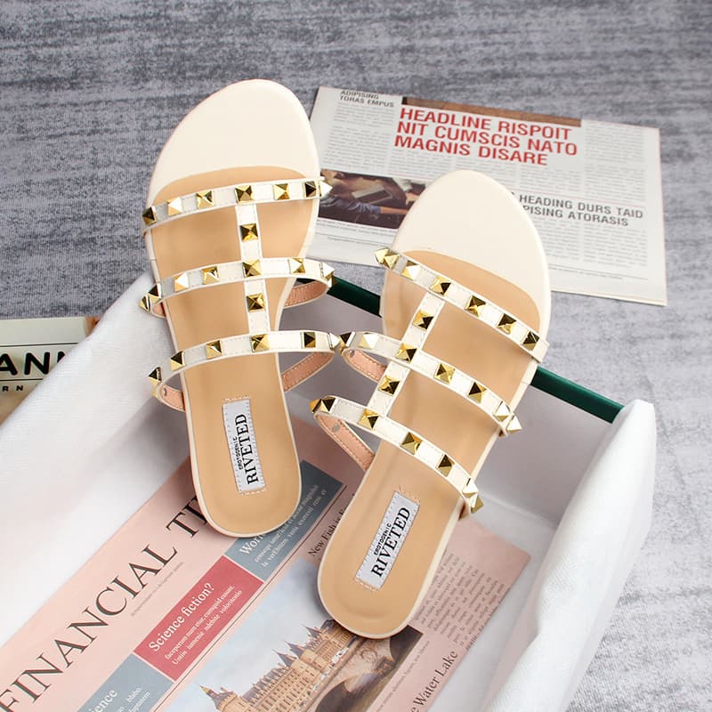 Flat-bottomed Sandals And Slippers Female Warren V Home Rivet Shoes Summer Wear Round Toe PU Word Slippers Large Size 41-43 In Stock