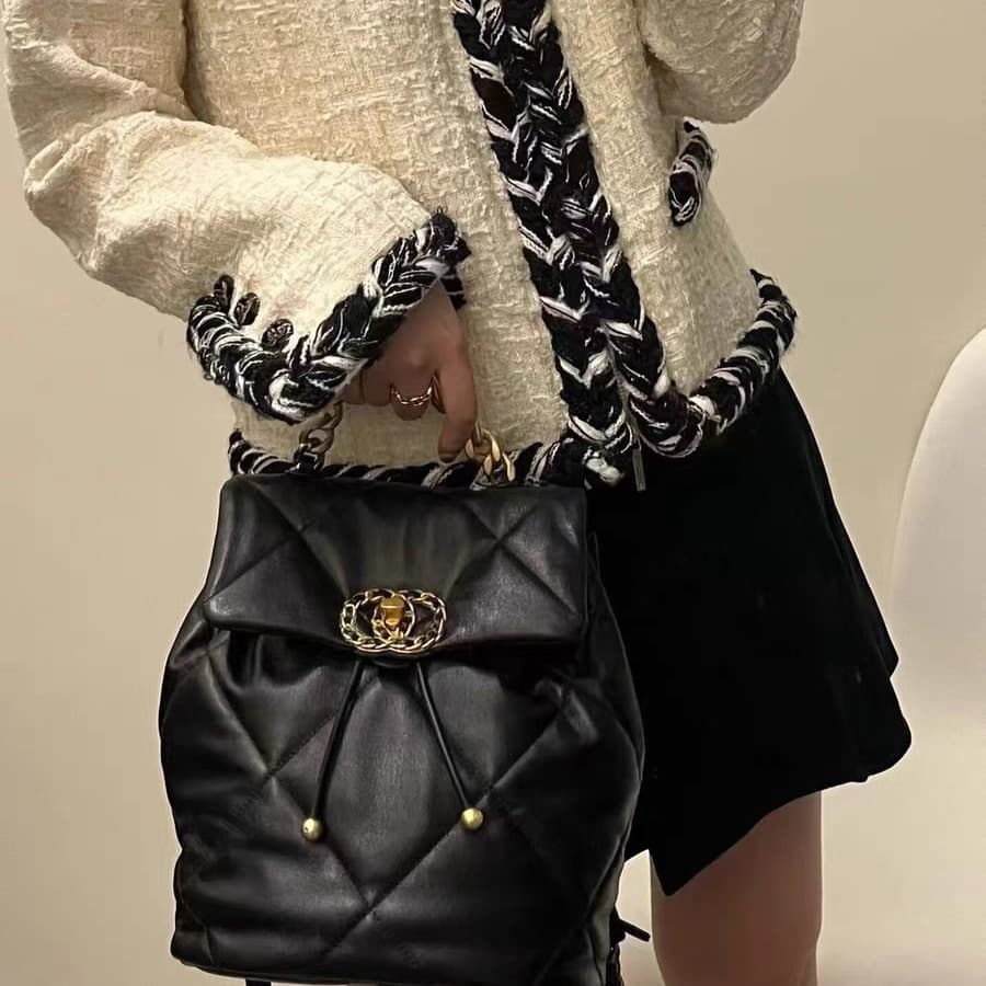 2024 New High-end Genuine Leather Sheepskin Fragrance Lingge Chain 19 Bag Fashion Small Backpack Trendy Fan