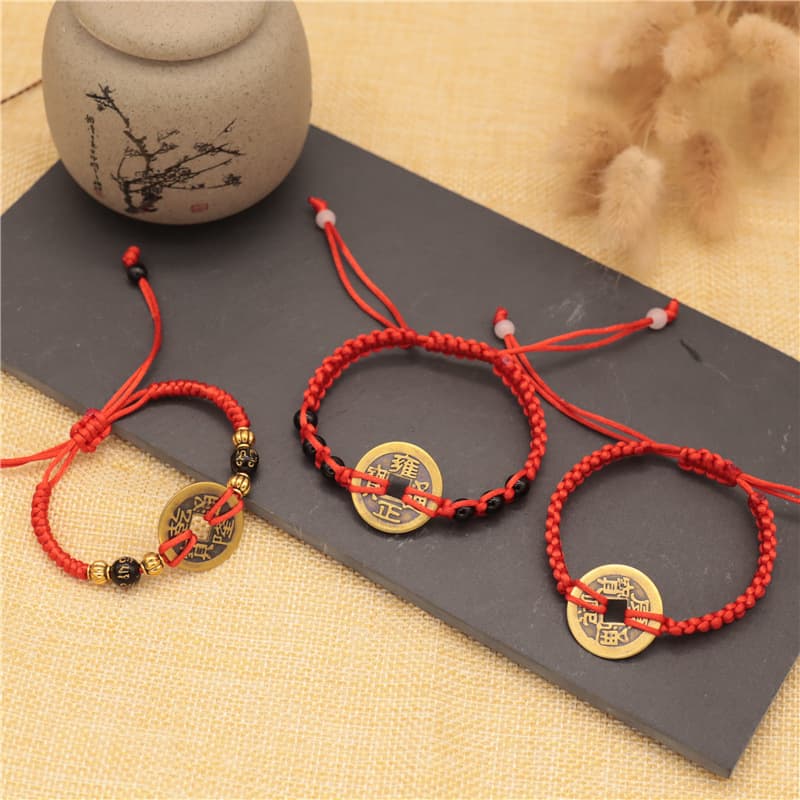 Bracelet en corde rouge tissé à la main en cuivre pur avec pièces porte-bonheur et cinq empereurs pour hommes et femmes