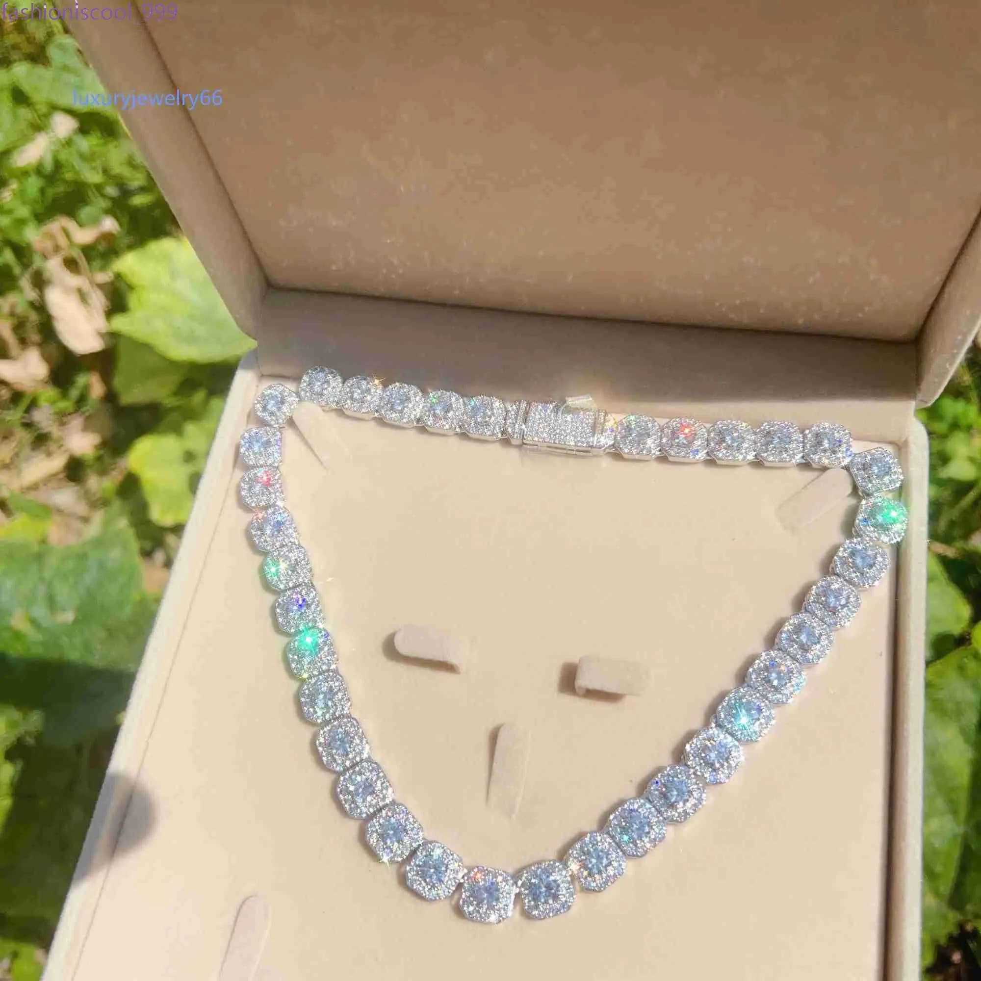 Chaîne à maillons cubains glacés en argent sterling avec gros diamants de 10 mm de largeur et moissanite