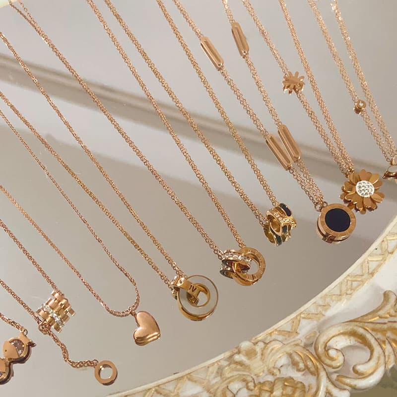 Korean And Japanese Fashion Commuter Titanium Steel Clavicle Chain For Women Rose Gold Niche Design High-end Sense
