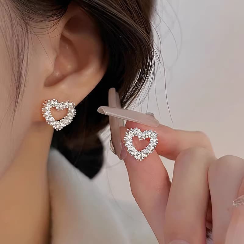 Women's earrings silver love earrings for women, versatile niche design earrings, simple light luxury style earrings