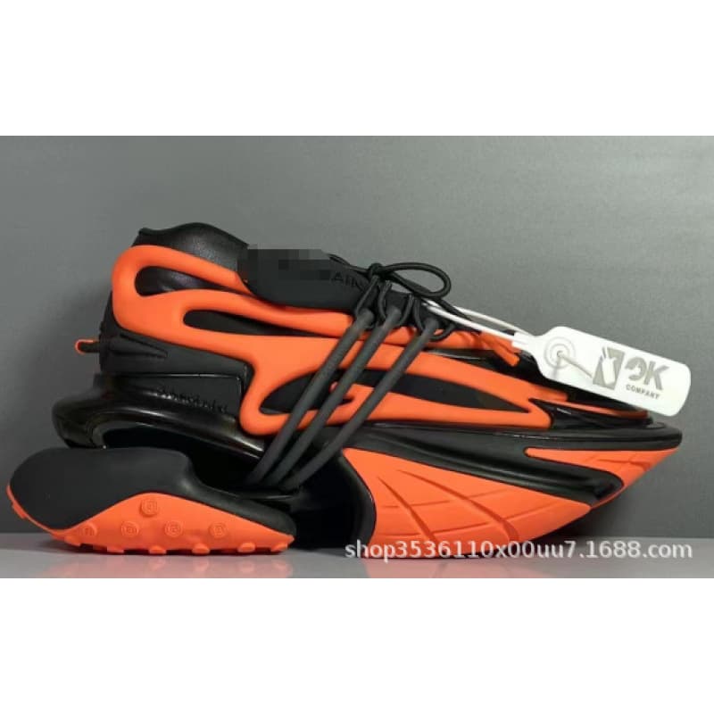Chaussures de sport rehaussantes à semelles épaisses, inspirées de l'espace et inspirées des vaisseaux spatiaux.