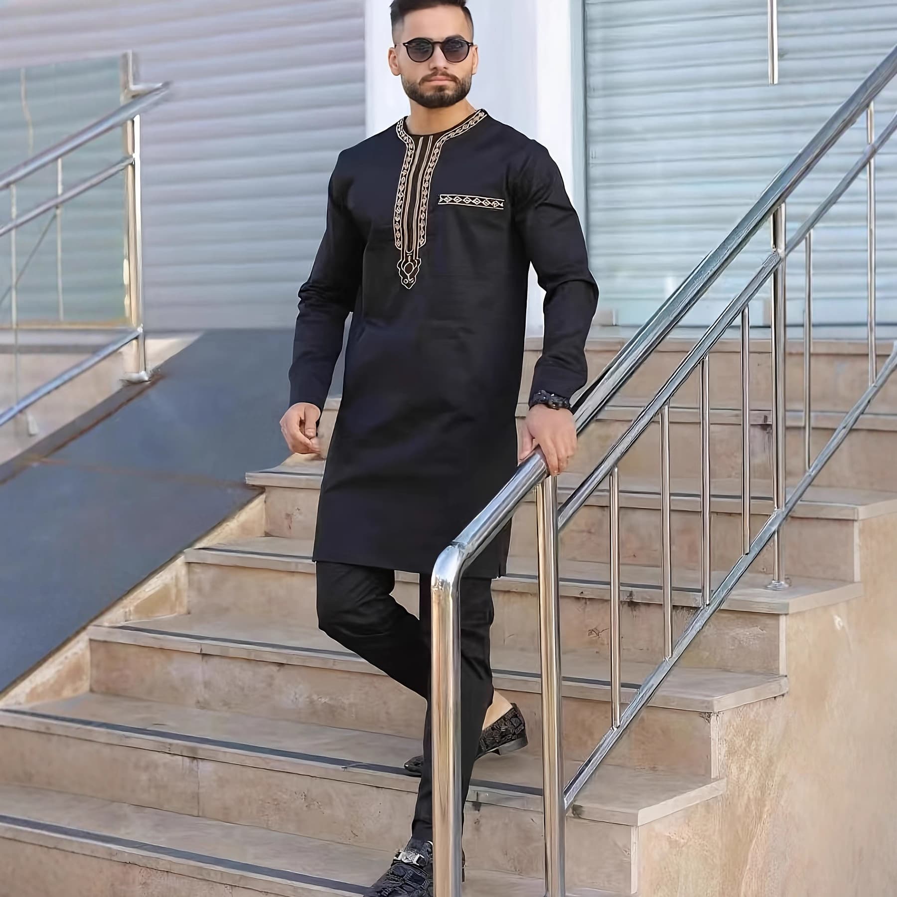 Costume noir africain décontracté brodé pour homme, manches longues, idéal pour les mariages et les banquets.