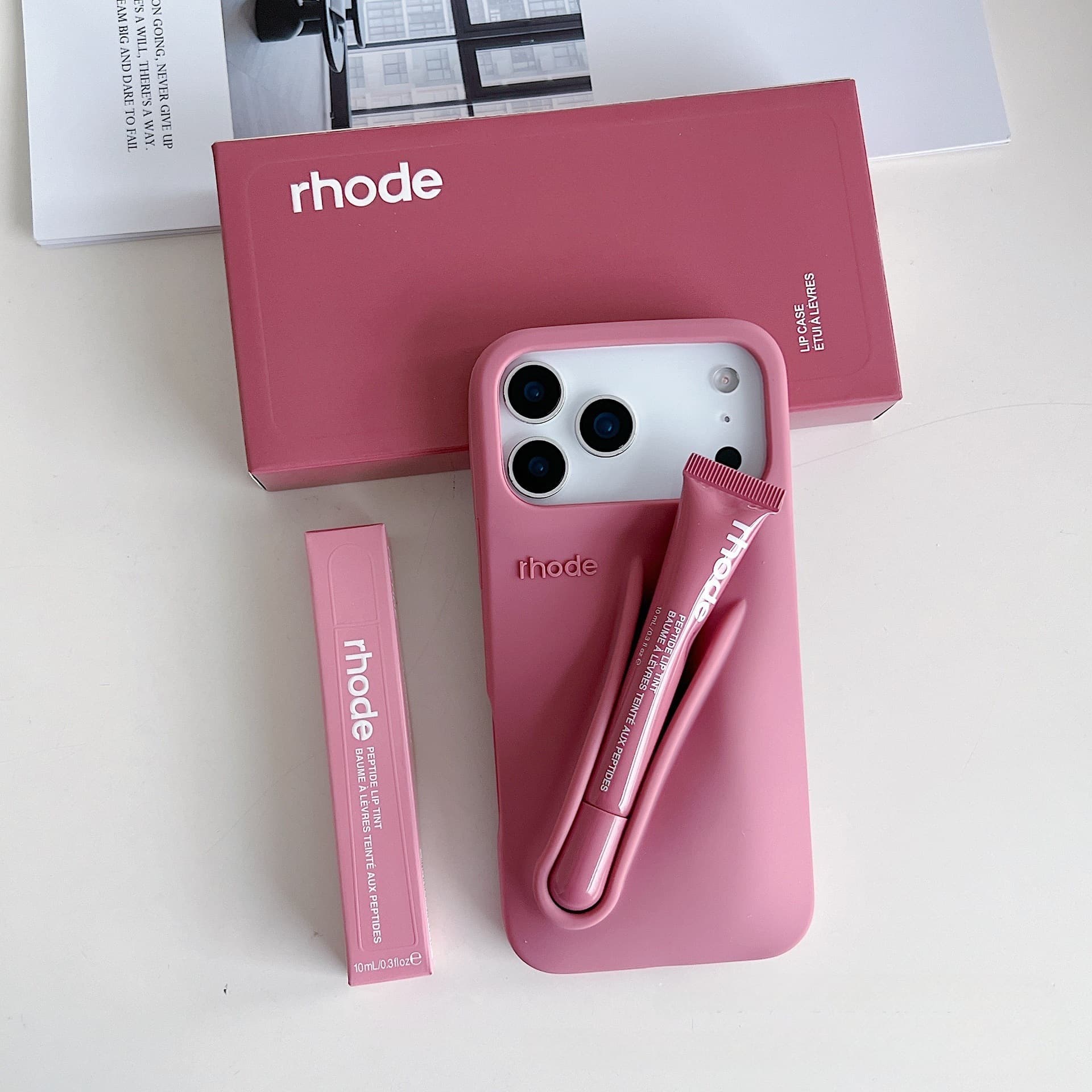 Étui de protection en silicone pour iPhone 17 Pro Max, compatible avec le commerce extérieur, pouvant contenir du rouge à lèvres et du gloss.