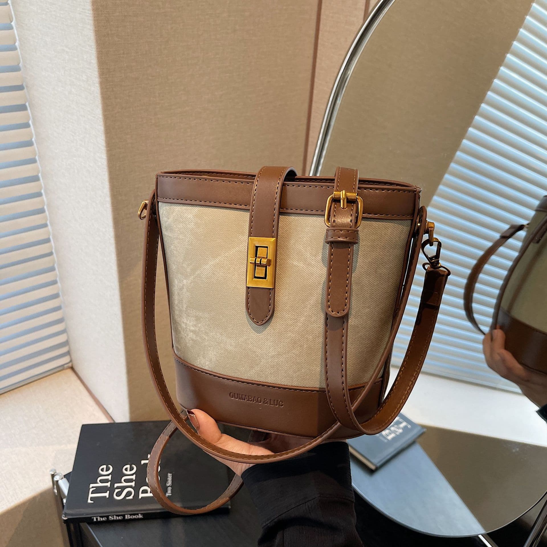 2024 New Handbag For Women With High-end Feel, Hand-held Bucket Bag, Niche Texture, Versatile Commuting Crossbody Bag