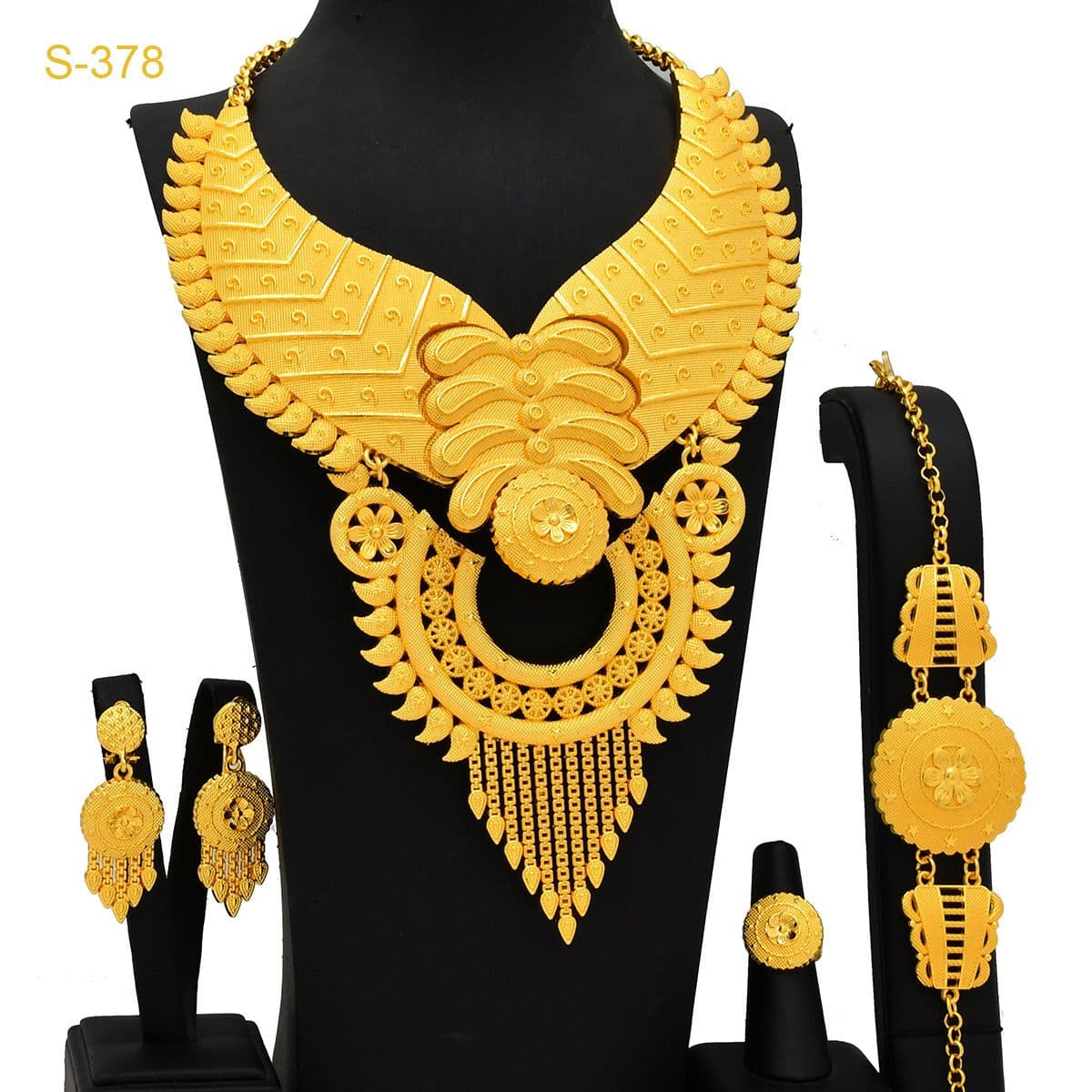 Bridal Fashion Trendy Dress Jewelry 4-piece Set Dubai Luxury Atmosphere Alloy Necklace Earrings Rings Bracelets