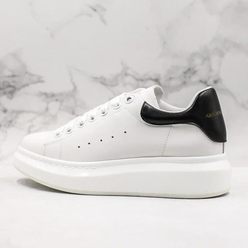 Chaussures blanches Mc Queen en cuir de vachette de haute qualité pour femmes 2023, nouvelles chaussures de sport décontractées à semelle épaiss