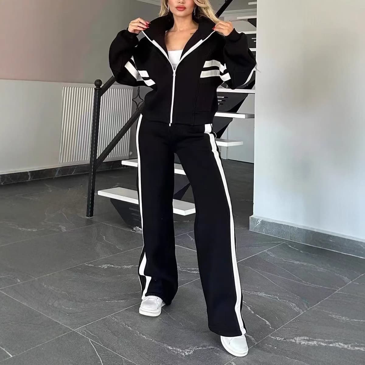 Women's Versatile All-season Casual Fashion Color-blocked Sportswear Set