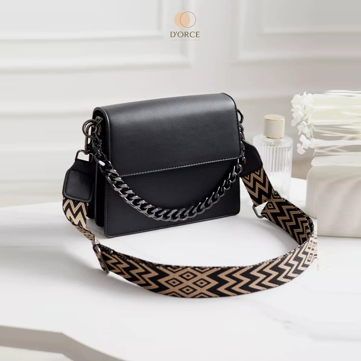 New Style Fashionable Wide Shoulder Strap Chain Versatile Ladies Shoulder Bag, Classic Simple Urban Charm Women's Bag.
