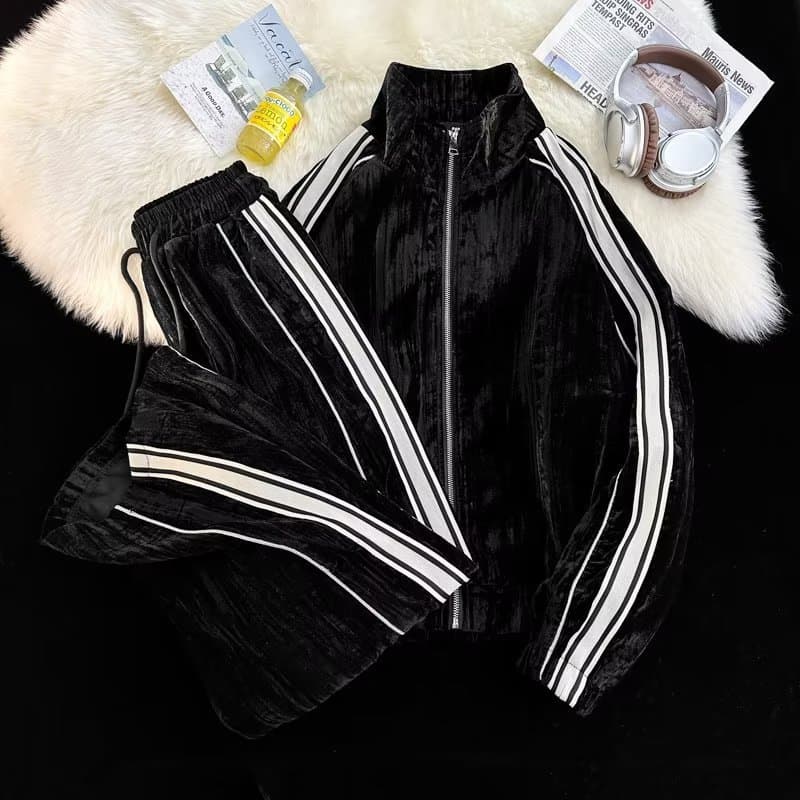 Men's Clothing Autumn Handsome High end Gold Velvet Striped Sweater Two piece Couple Casual Sports Suit Men