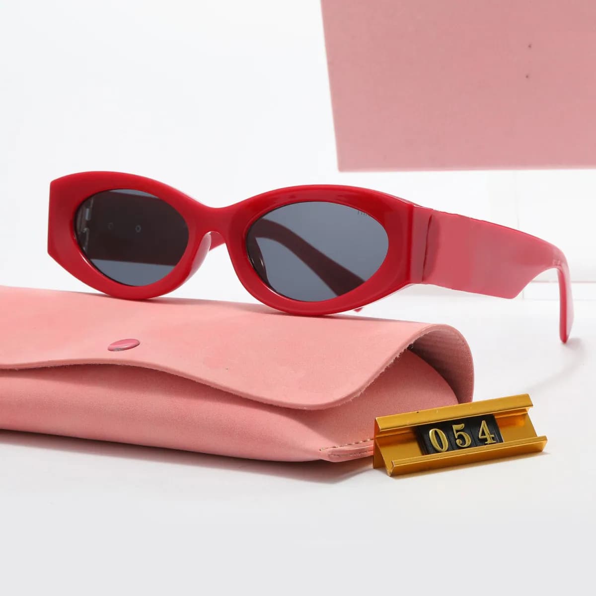 Lunettes de soleil MM de haute qualité, style œil de chat, monture fine, monture rétro élégante idéale pour les vacances.