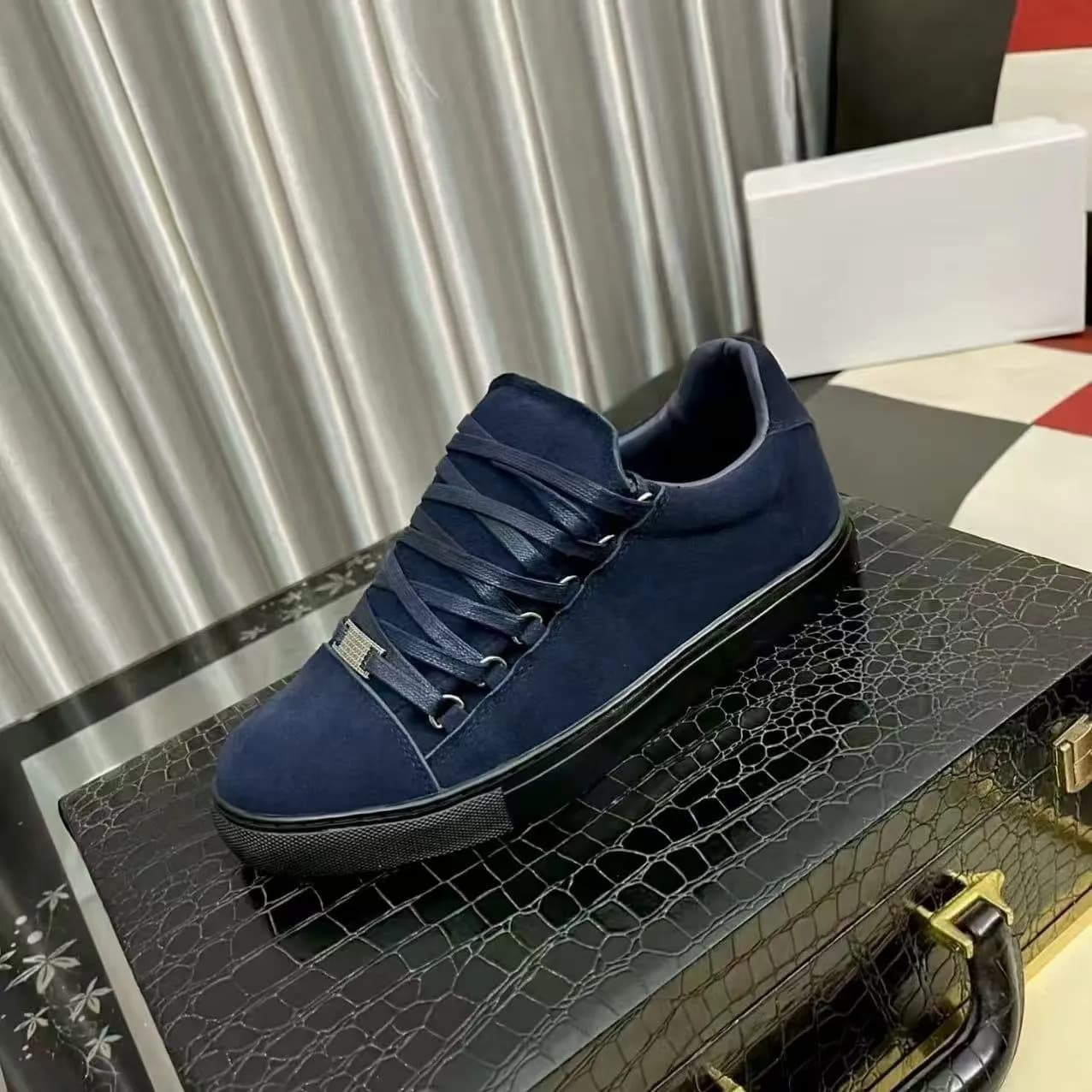 En stock 2026 Chaussures de marque à succès pour hommes et femmes, semelles épaisses rehaussantes, polyvalentes, décontractées et tendance