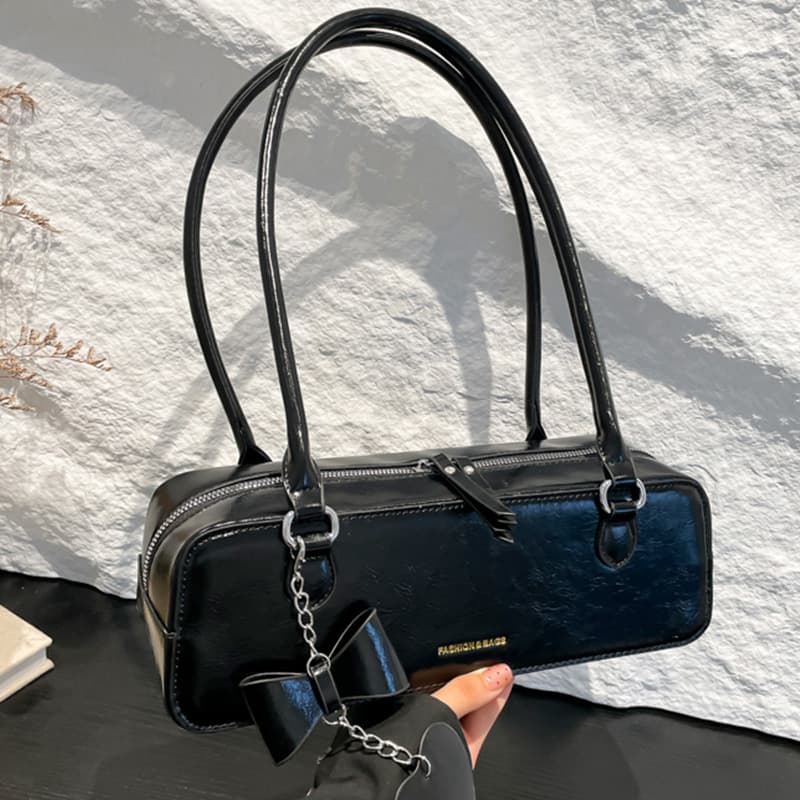 Niche Design Single Shoulder Underarm Women's Handbag Pillow 2025 New Versatile Fashion Baguette Bag