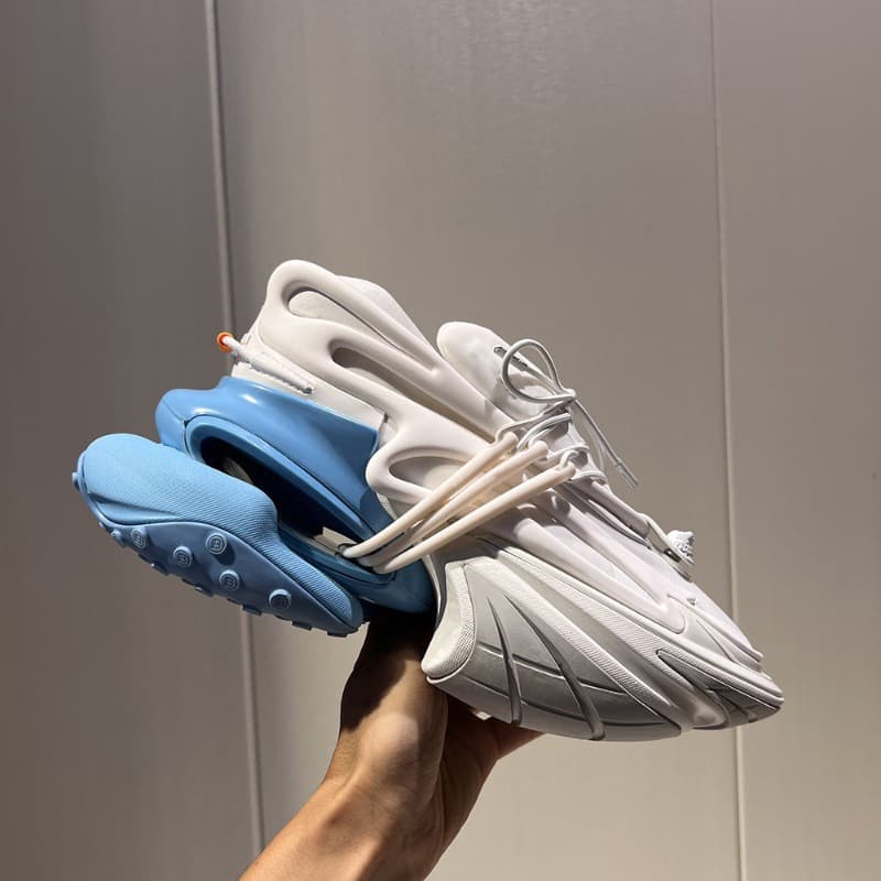 Chaussures de sport rehaussantes à semelles épaisses, inspirées de l'espace et inspirées des vaisseaux spatiaux.