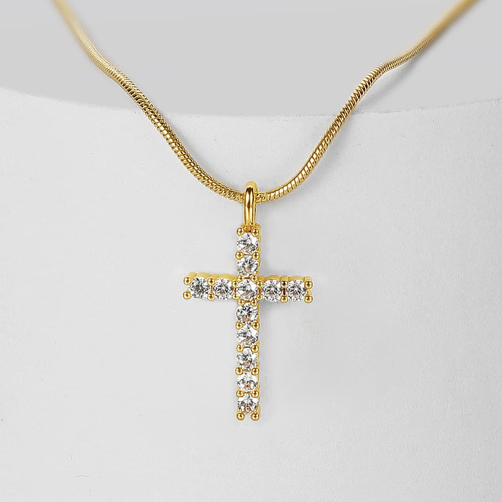 Colliers tendance pour hommes et femmes : chaîne en cuivre avec pendentif croix orné de zircons, très tendance