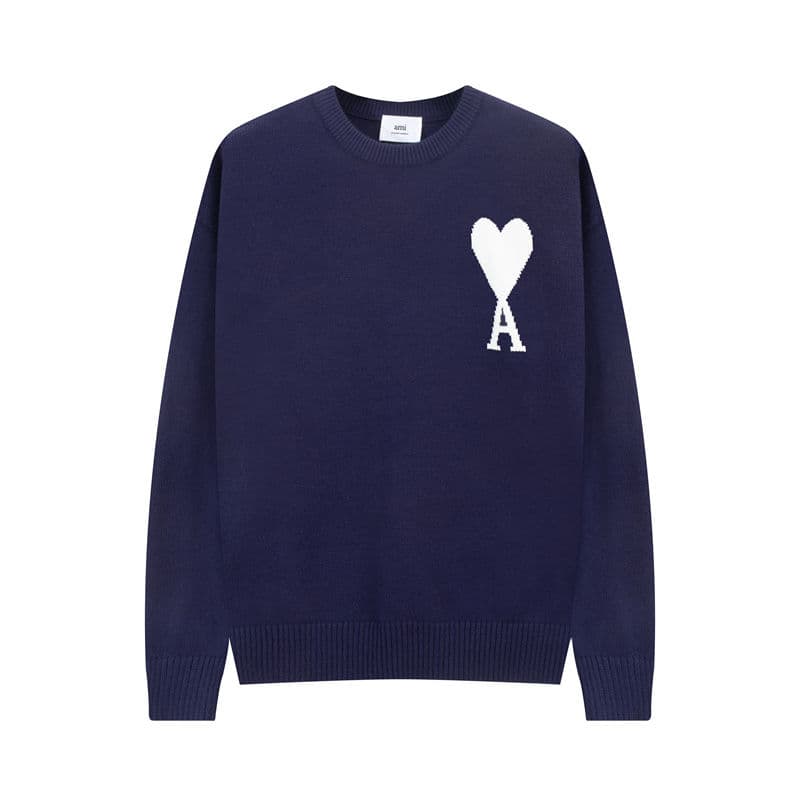 Version correcte du pull tricoté à col rond en laine avec broderie jacquard Big Heart de la marque Amy Chao pour couple automne et hiver