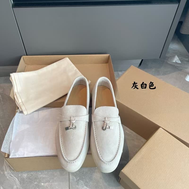 Mocassins assortis haut de gamme en cuir de vache LP avec pendentif à pompon et semelle plate à surface souple