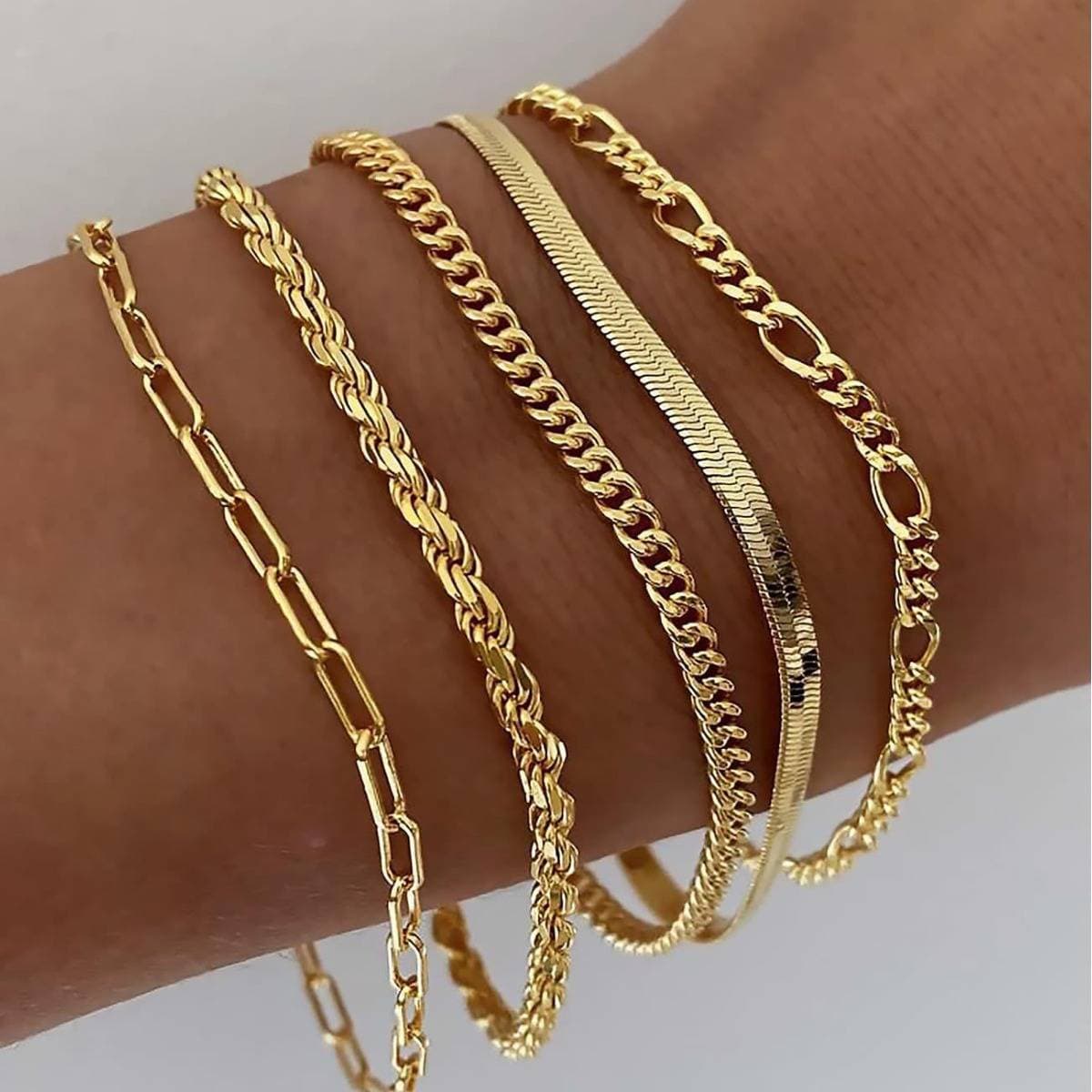 Chic And Cool Alloy Six-piece Bracelet Set, A Stylish And Personalized Bracelet Ensemble That Unlocks New Combinations Of Individuality And Fashion.