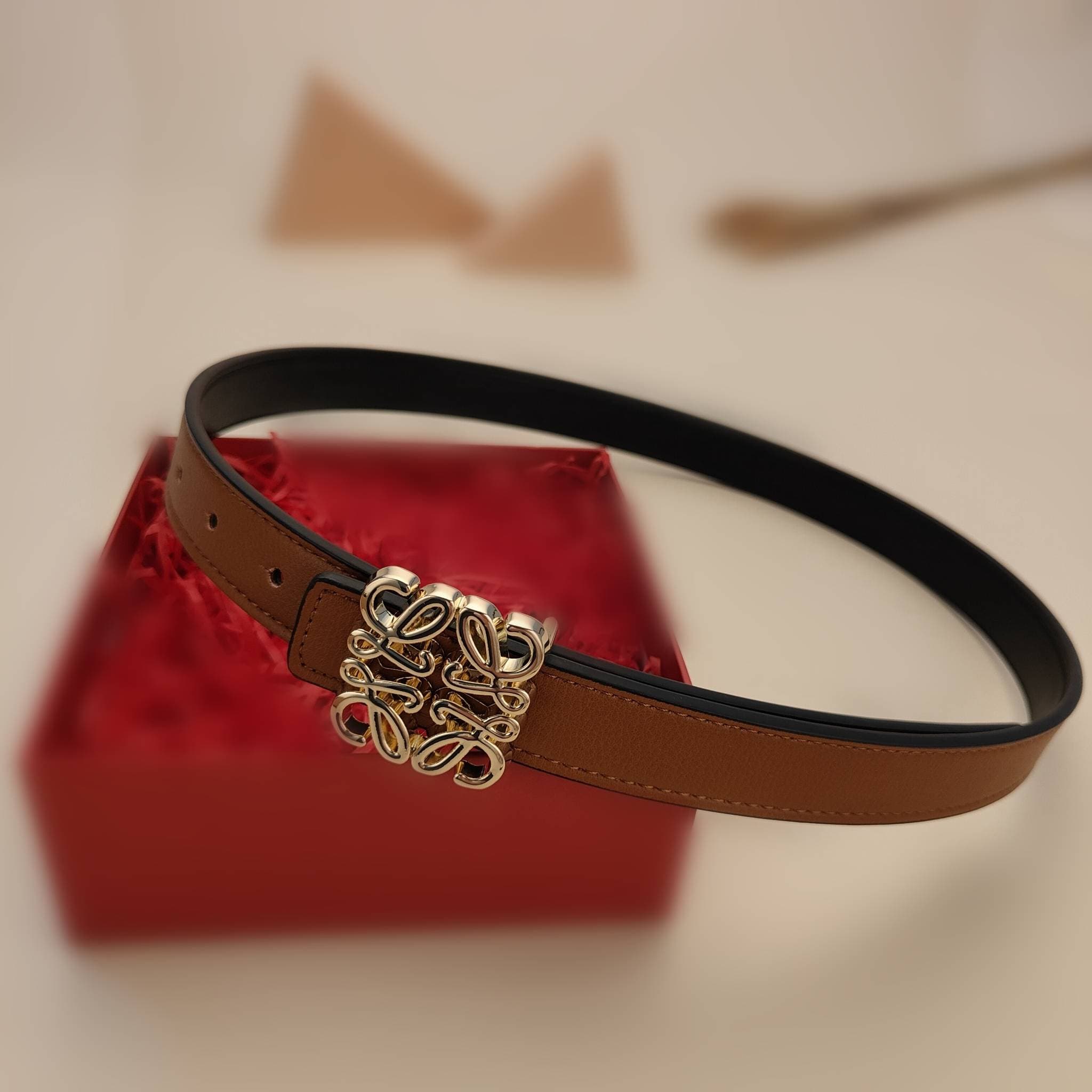 Vente chaude classique logo boucle plaine cuir de vachette dames luxe simple jolie célébrité exquise texture cuir femmes ceinture 2.5CM