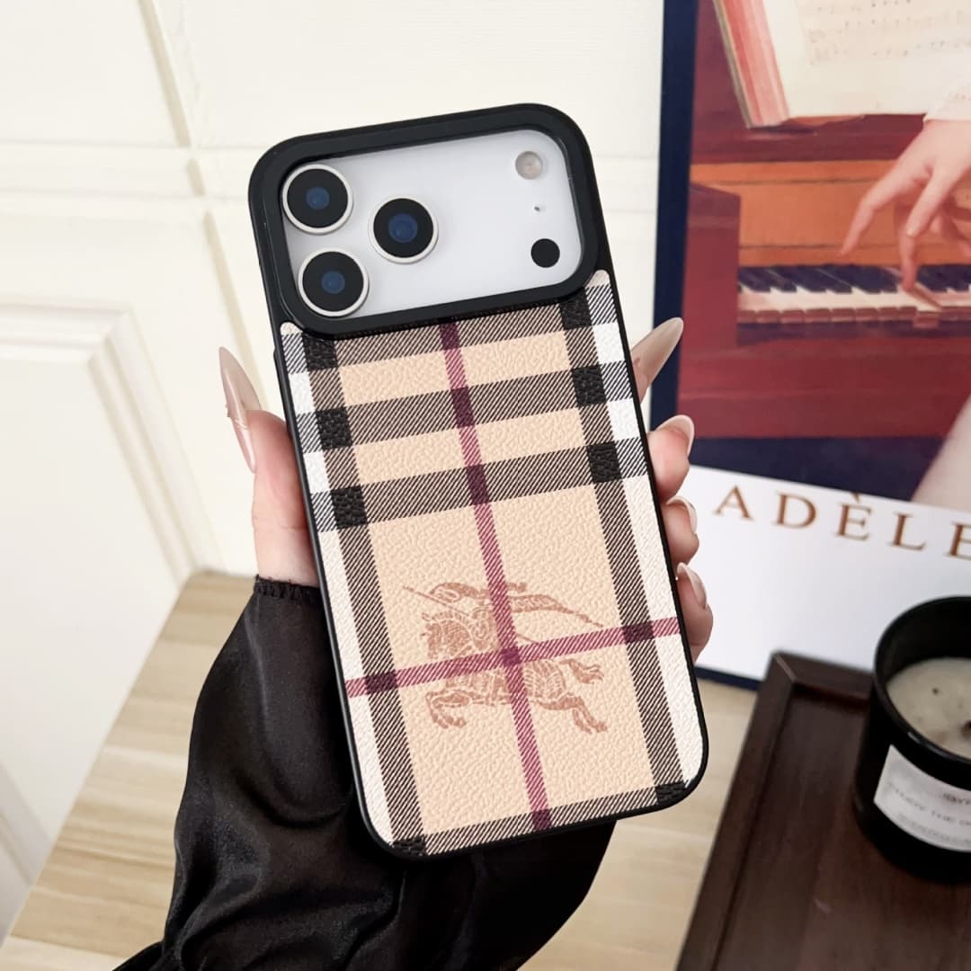 Coque pour iPhone 17 Pro Max avec grand trou, style classique, tendance et vintage, ornée de fleurs.