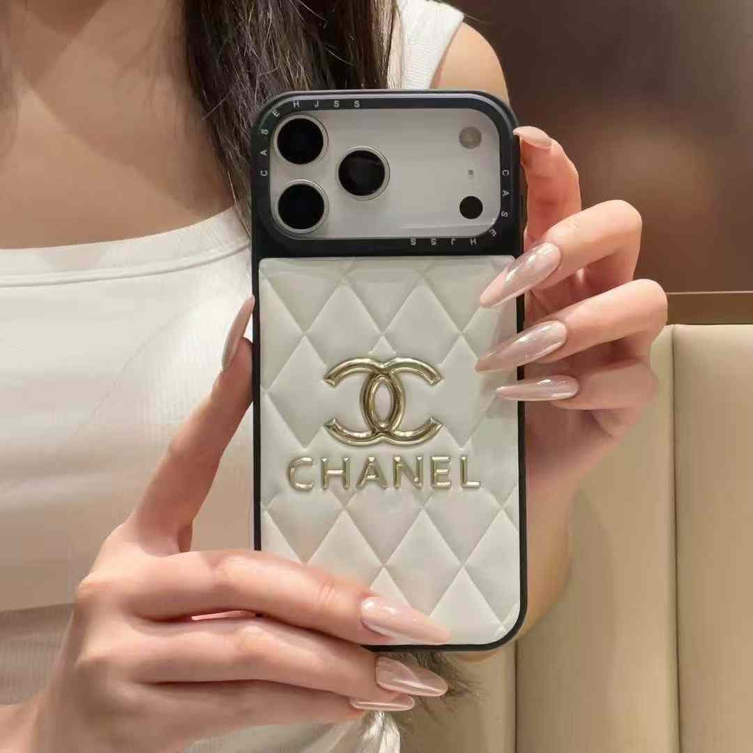 Coque souple haut de gamme à motif nid d'abeille style Chanel, petite taille, série Gilding, compatible avec iPhone 17 Pro Max et iPhone 16.