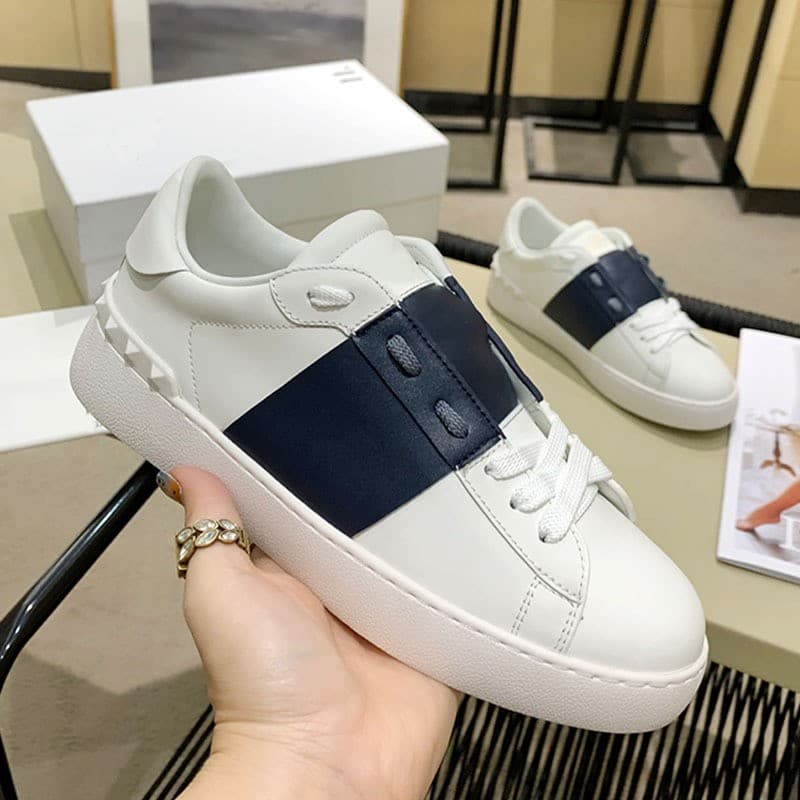 2024 Nouvelles chaussures de sport décontractées V-Home avec rivets, chaussures blanches en cuir véritable, planche de couple à la mode et tendan
