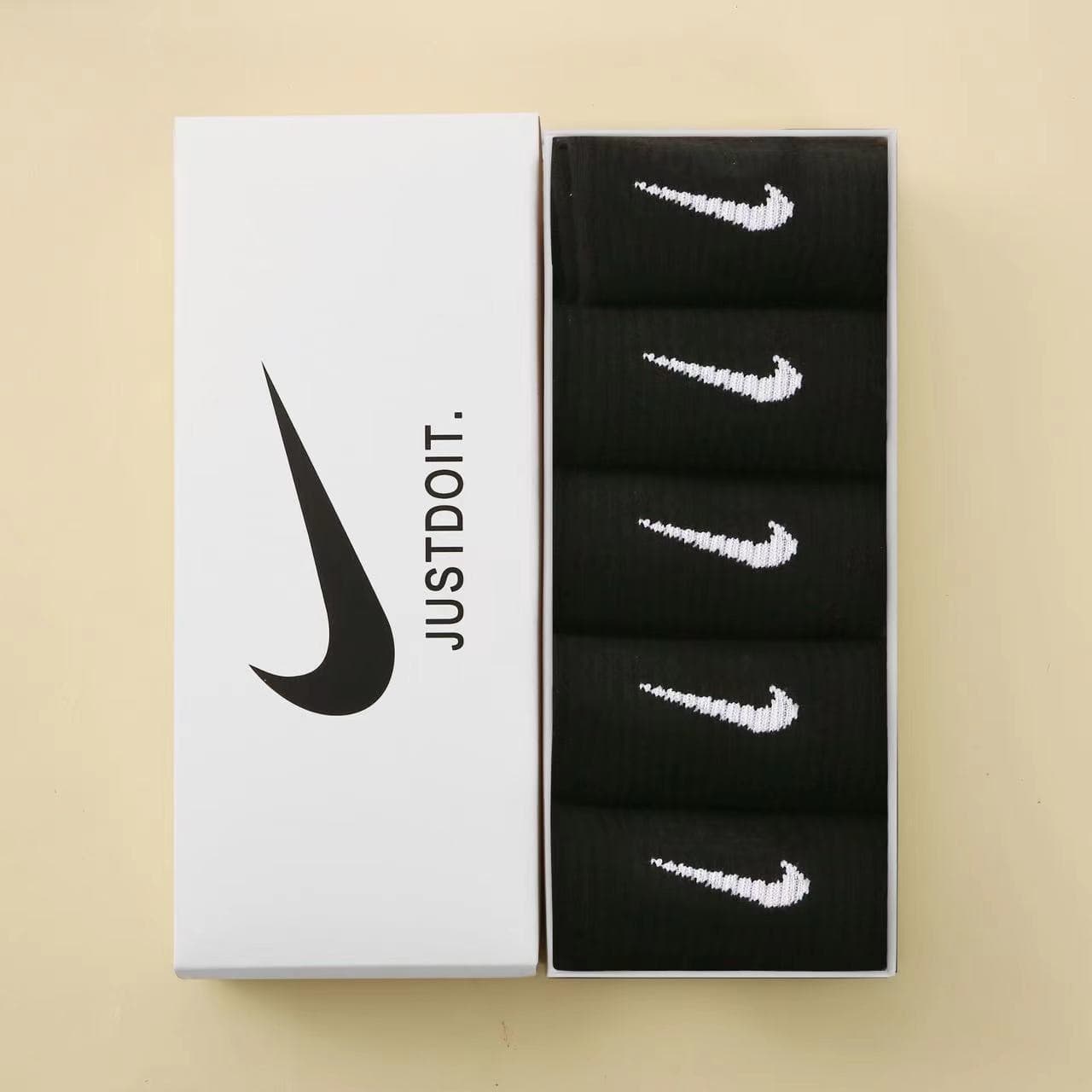 Lot de 5 paires de chaussettes de sport mi-mollet unisexes Nike, respirantes et côtelées, idéales pour la course, la salle de sport et le quotidie