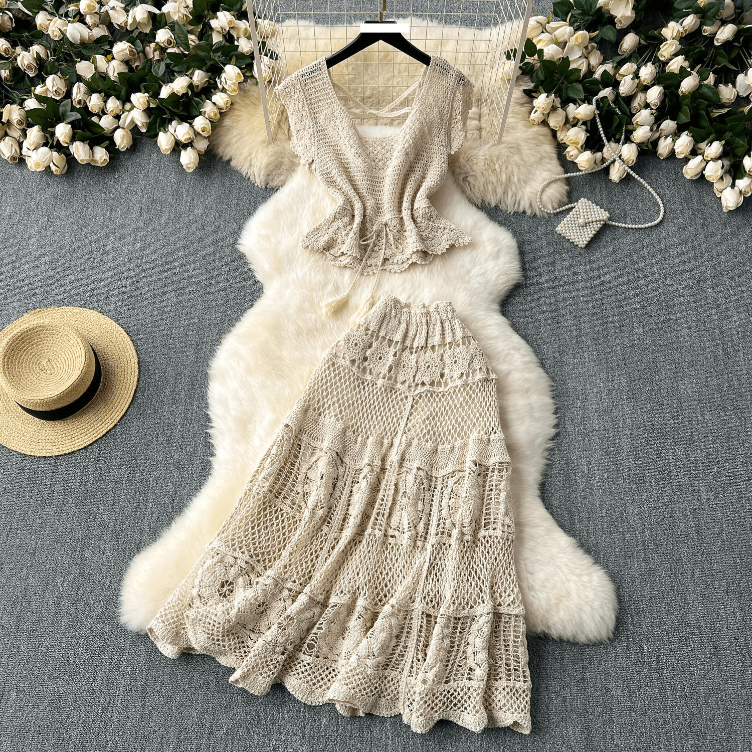 Women's high-end waist-length hollow knit sweater + sweet and versatile skirt two-piece suit