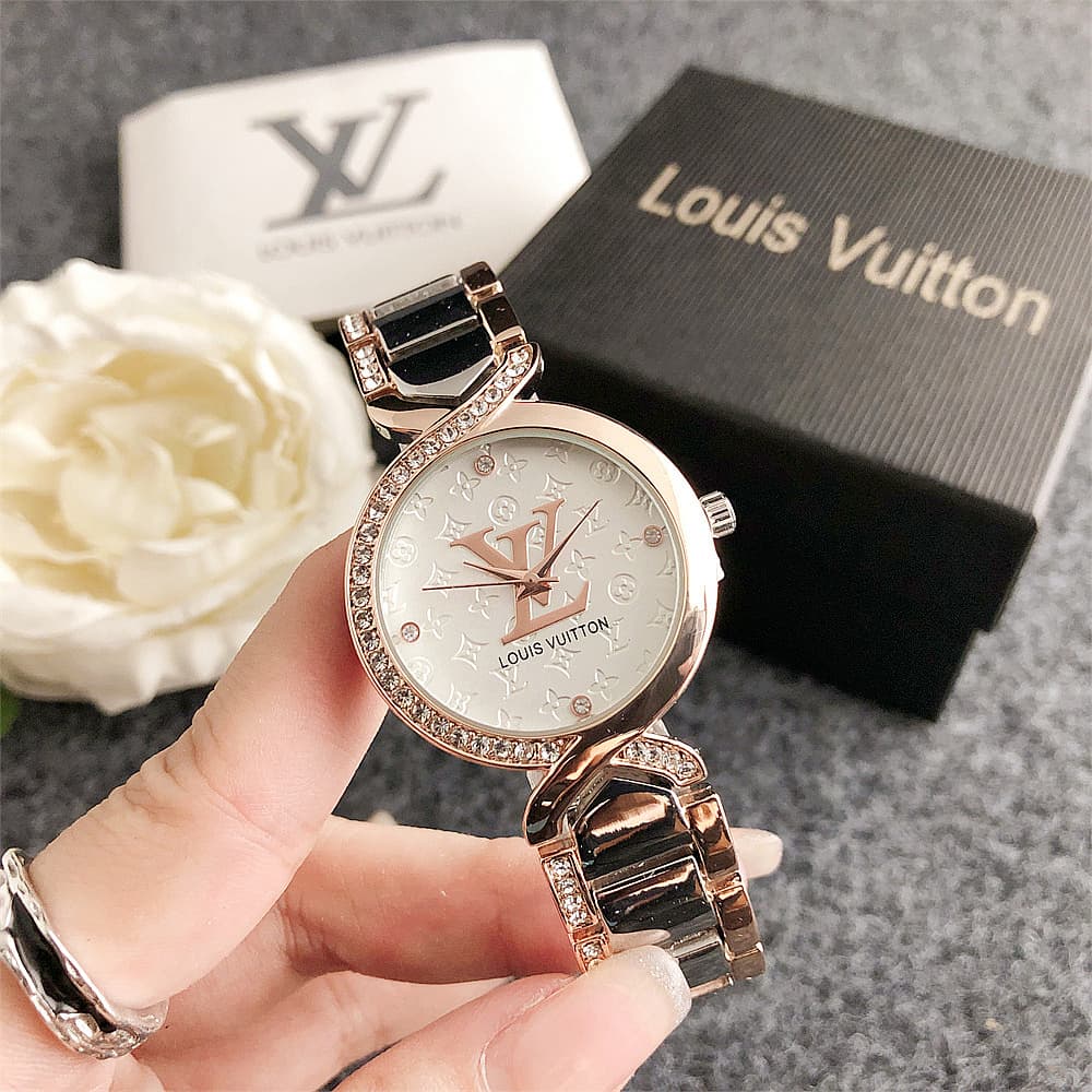 Des modèles de créateurs de grandes marques européennes et américaines avec des lettres de mode en diamant et des montres en alliage exquises