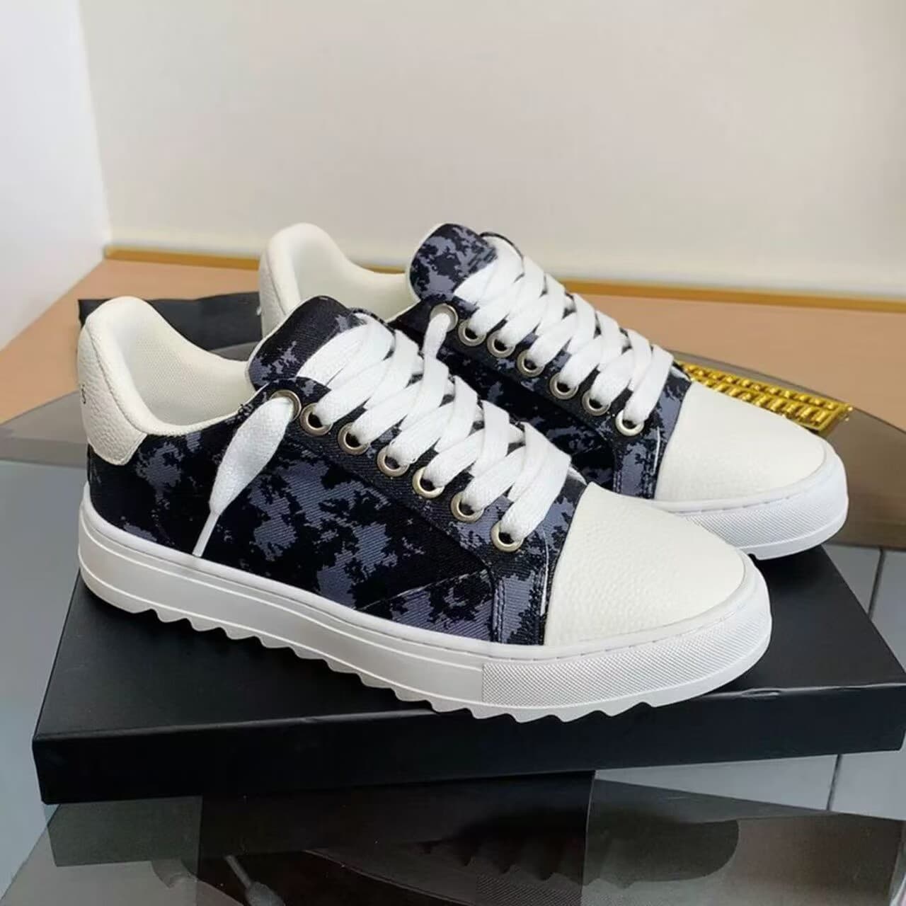 Chaussures de sport unisexes numériques décontractées blanches à lacets de haute qualité, style européen et américain populaire.