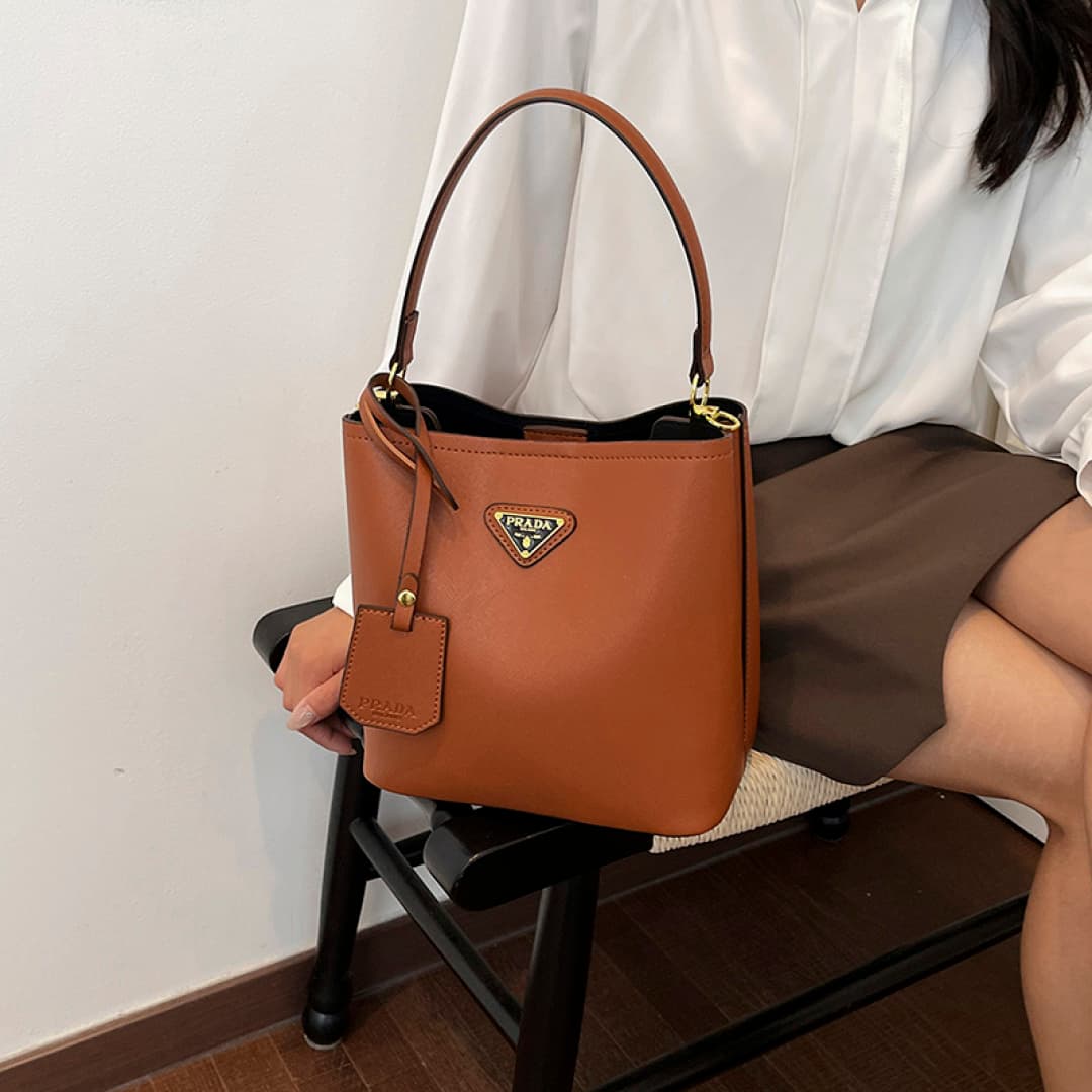 Sac seau pour femme avec bandoulière amovible et réglable, en similicuir grainé kaki, idéal pour les trajets quotidiens, 22 x 13 x 22 cm