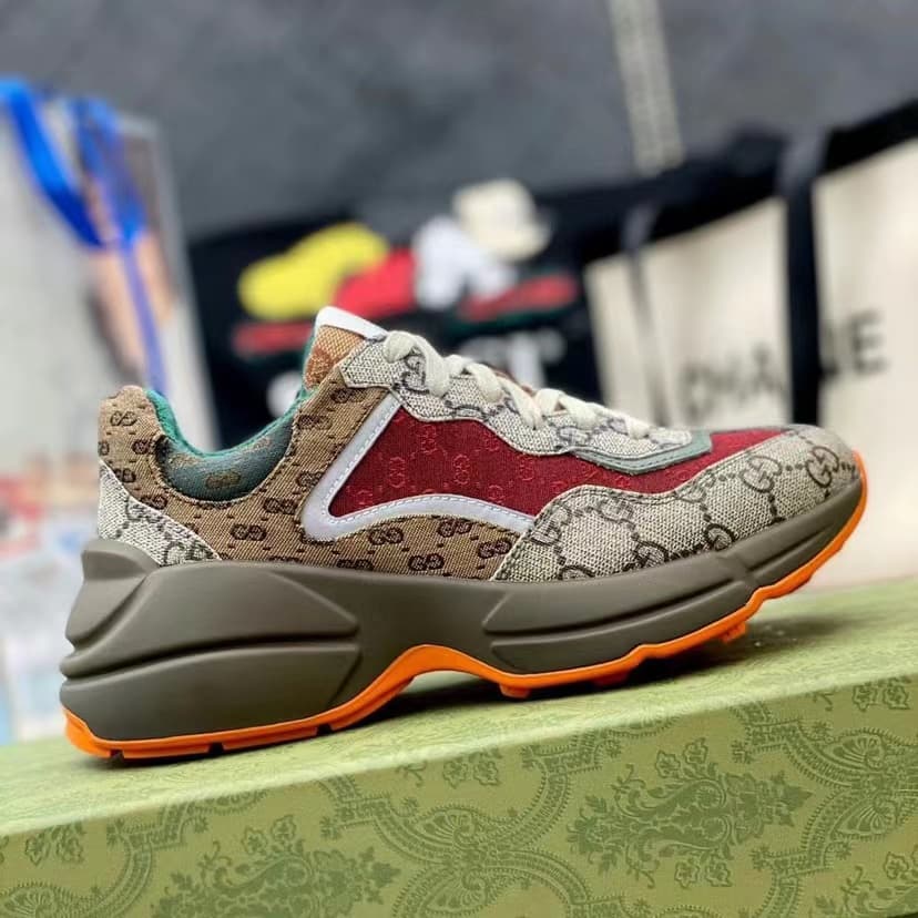 Nouvelle couleur avec la couleur des yeux presbytes surélevée dans des semelles épaisses pour hommes et femmes du même style Baskets décontract