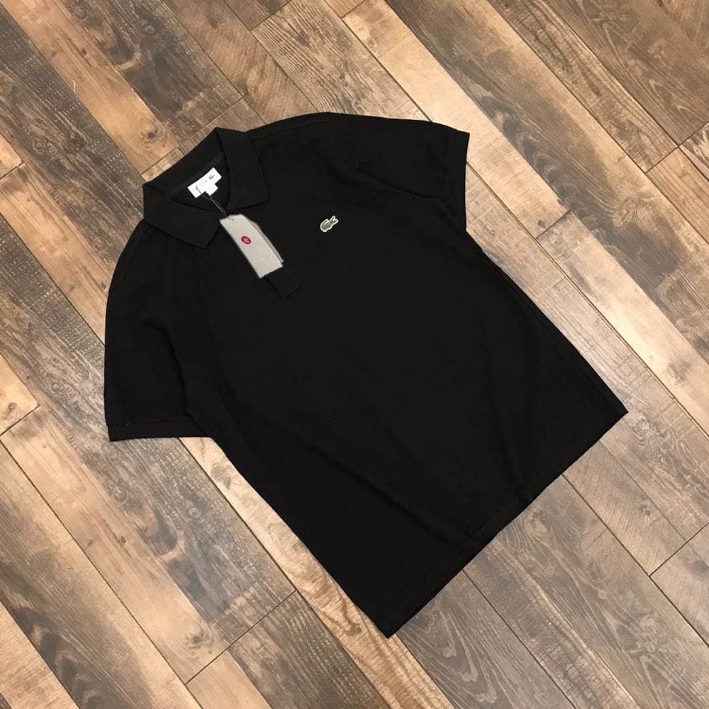 Polo à manches courtes pour homme de marque de haute qualité. Le tissu est confortable et respirant. La finition est parfaite. Il est recommandé