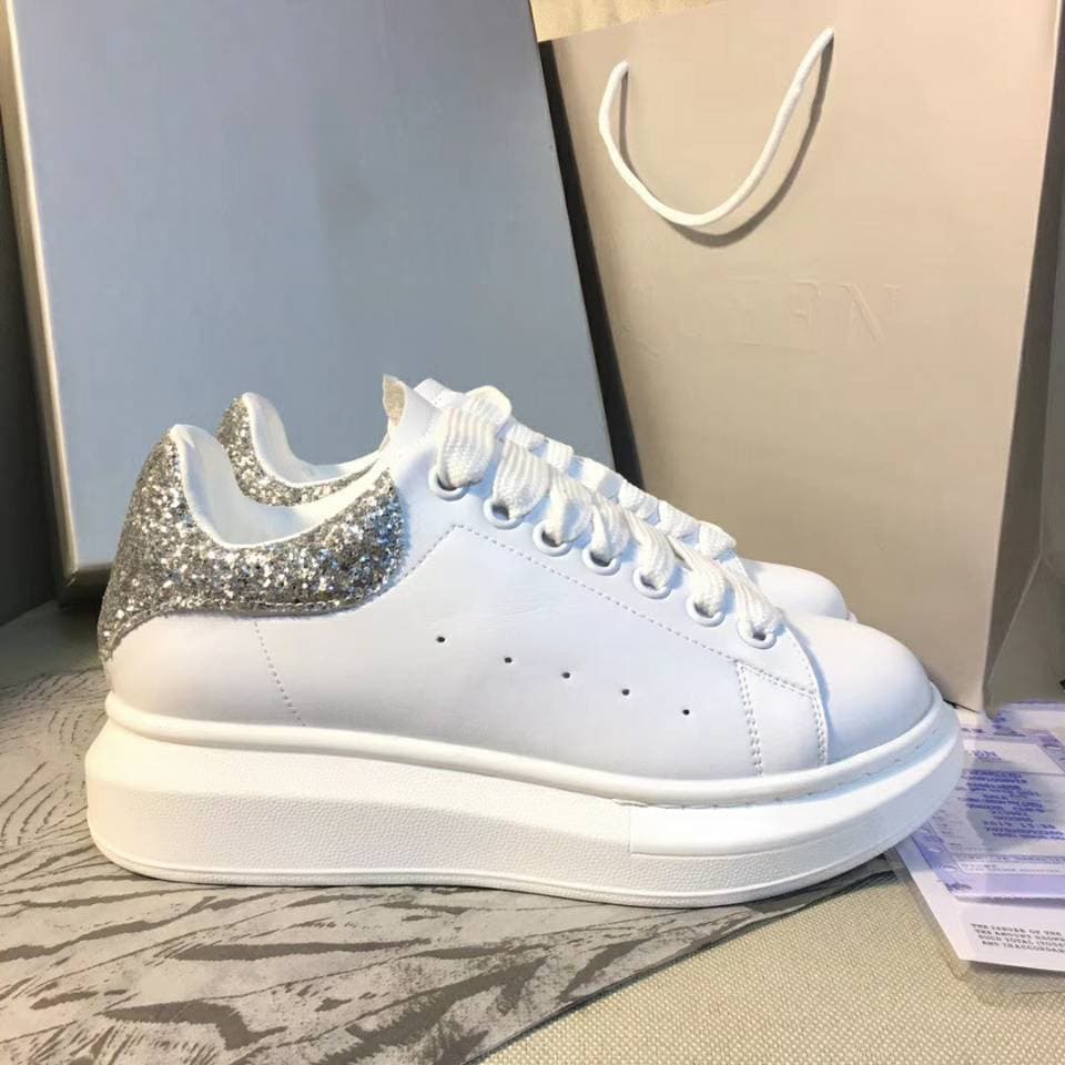 Chaussures blanches Mc Queen en cuir de vachette de haute qualité pour femmes 2023, nouvelles chaussures de sport décontractées à semelle épaiss