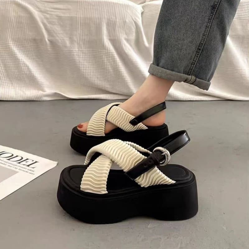 Women’s Shoes Small Thick Soled Cross Sandals For Women Summer Platform Open Toe Casual Buckle Fashionable With Skirt Beach Shoes