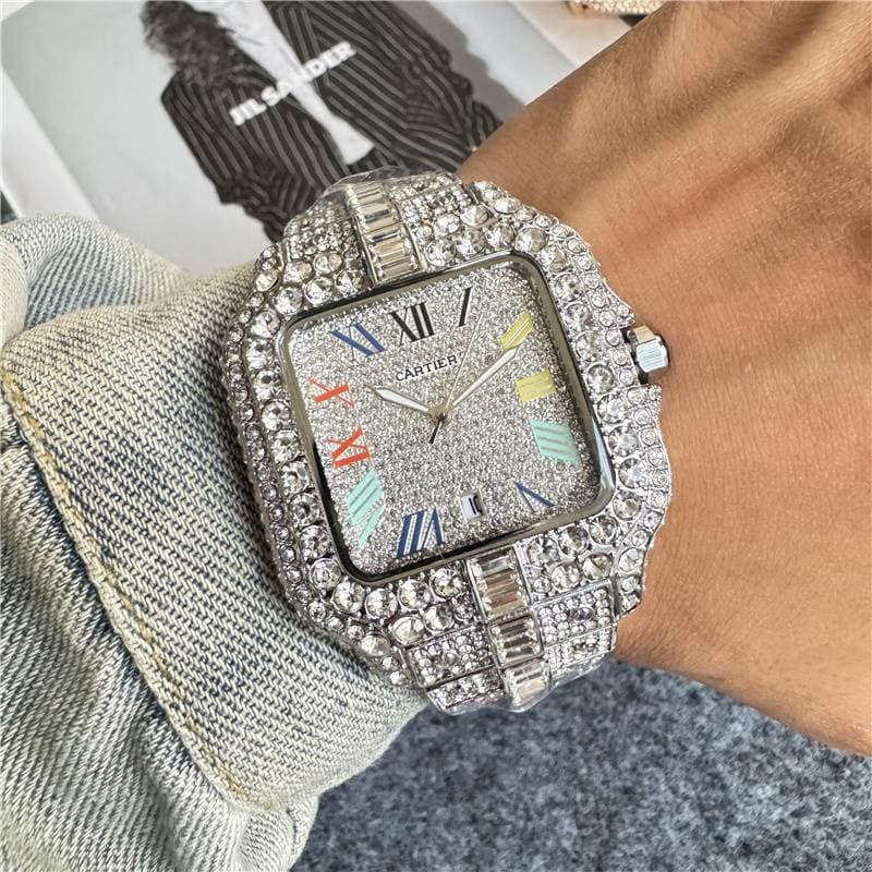 Montre tendance avec design serti de diamants