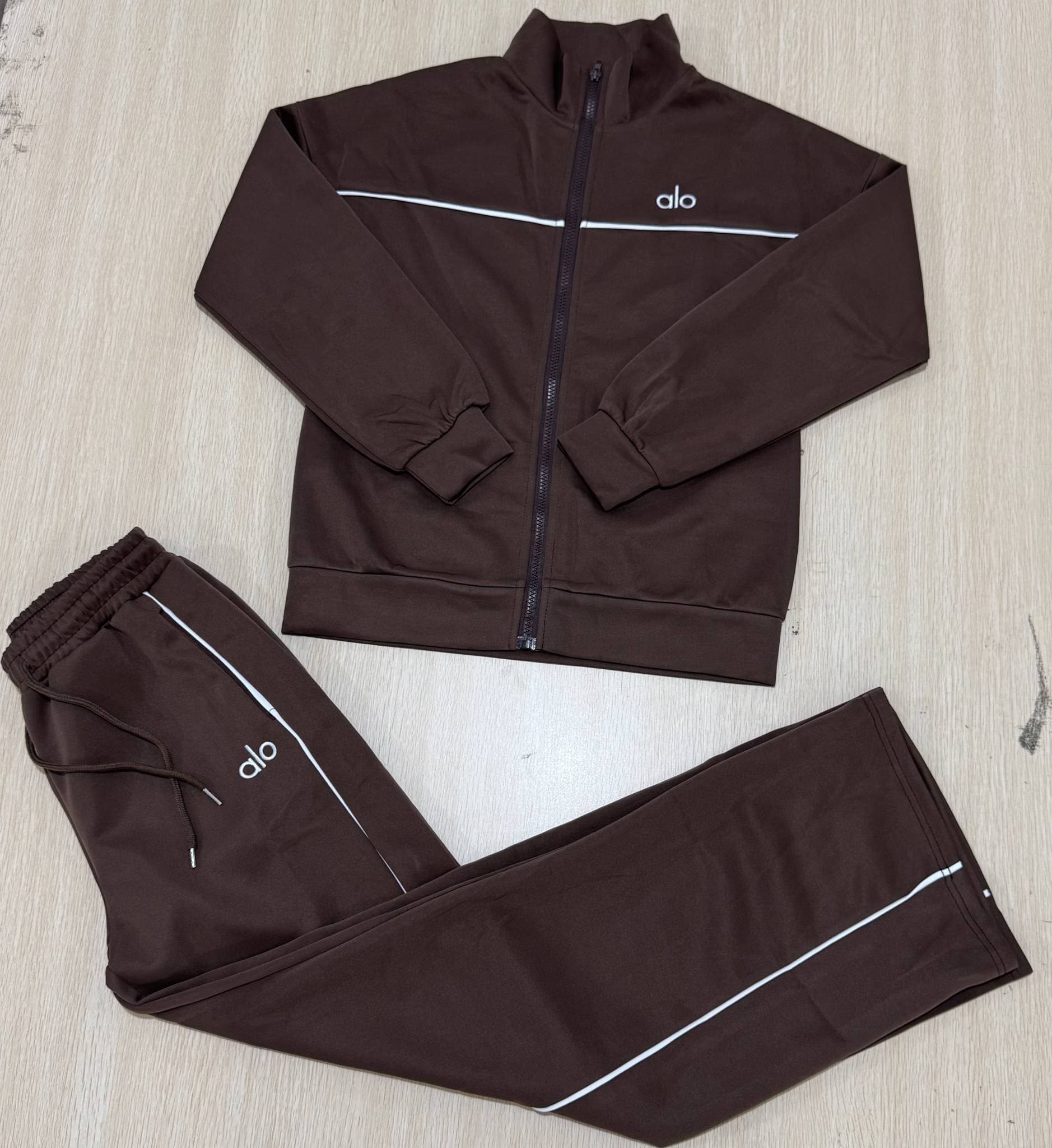 Ensemble manteau et pantalon décontracté, collection printemps-automne 2026, haute qualité et tendance.