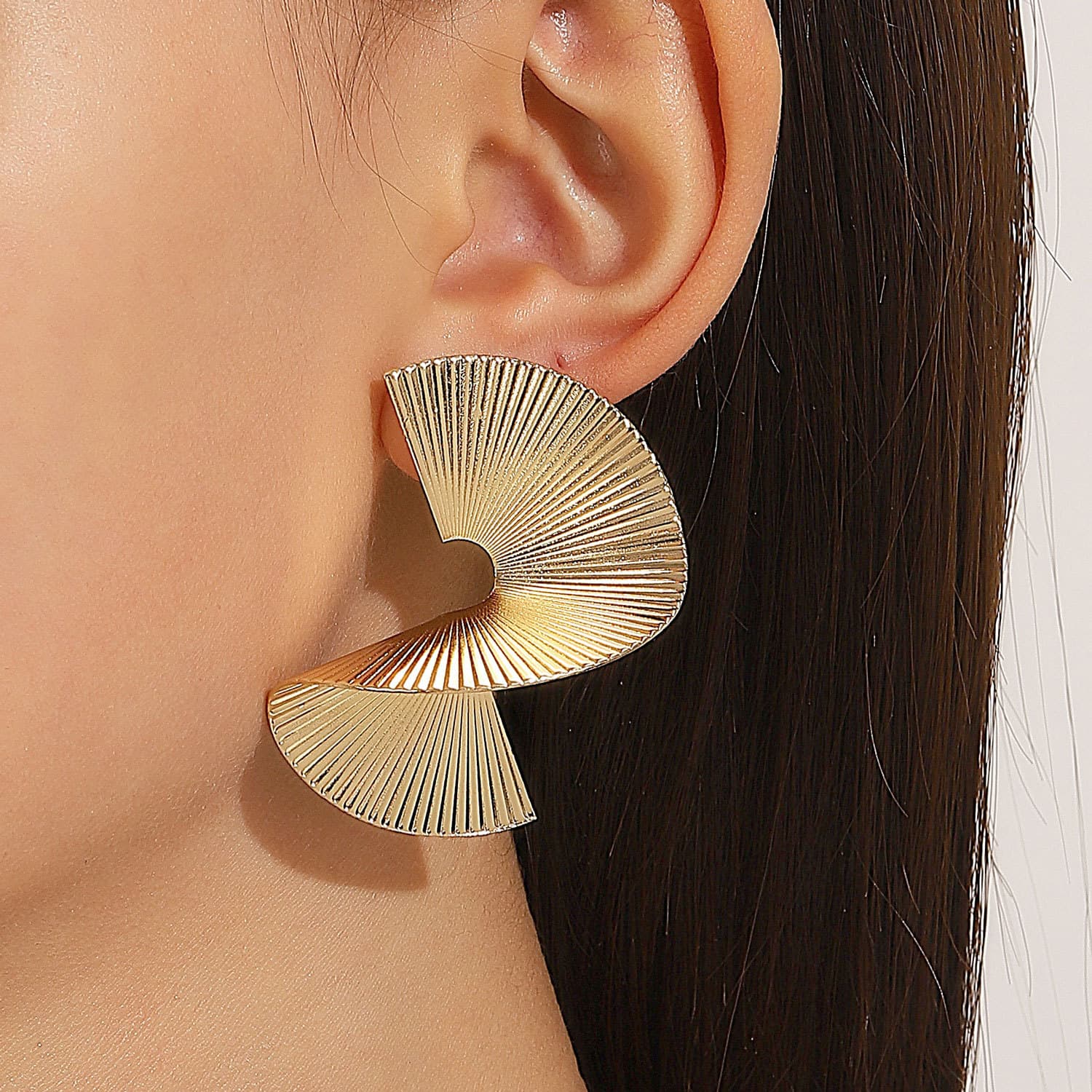 ins Style Exaggerated Irregular Earrings Women's Personality Temperament Fan-shaped Sequin Earrings Fashion Earring