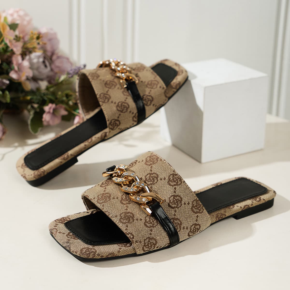 New Square Head Thick-soled Metal Buttons Outside To Wear A Line Flip-flops Woman