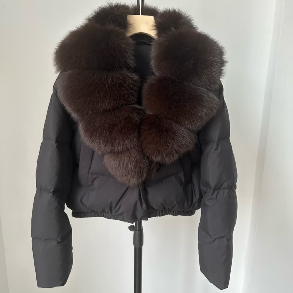 Women's High-quality Winter Short Down Jacket With Fox Fur Collar, Stylish, Warm, And Loose Fit.