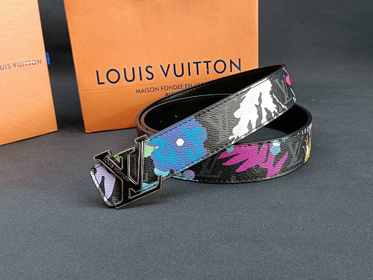Ceinture pour hommes, une nouvelle tendance en affaires, avec un sens du luxe et de la mode
