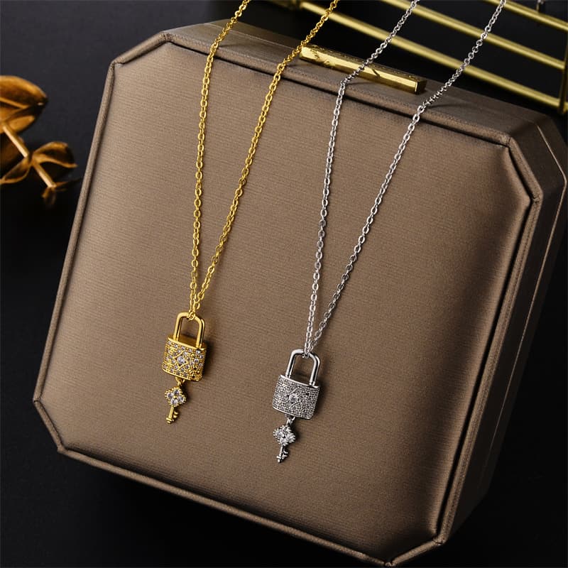 New best-selling full diamond key lock necklace fashion titanium steel clavicle chain personality temperament net red jewelry factory direct sales
