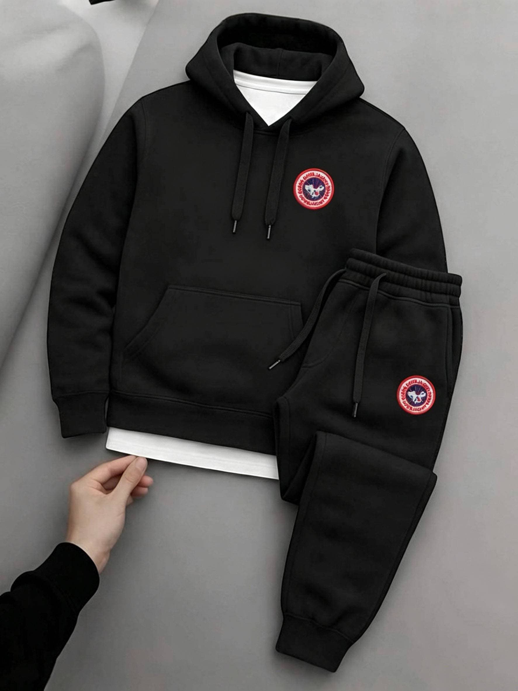 Vêtements pour hommes - Collection Hiver 25 - Pull à capuche tendance avec logo de marque - Style décontracté et polyvalent